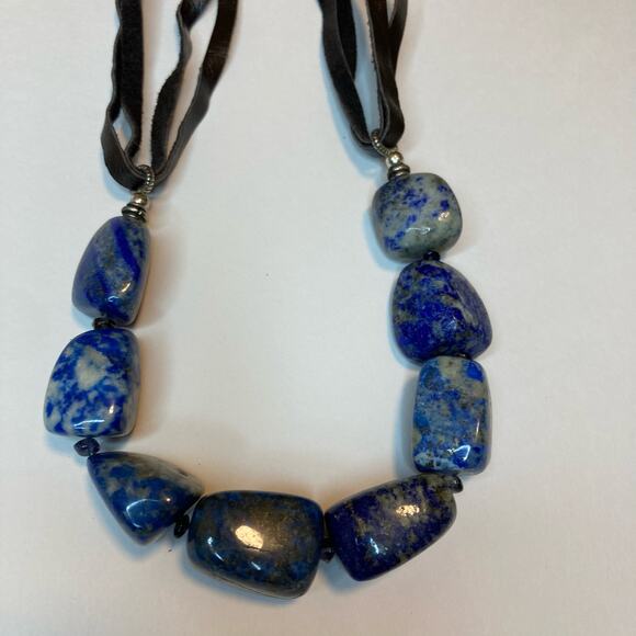 Sodalite necklace chunky crystals, leather, sterling silver clasp - Picture 6 of 10